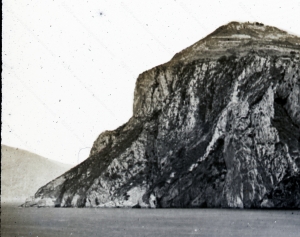 Capri, punta del Capo. In lontananza si scorge il promontorio di Punta Campanella.